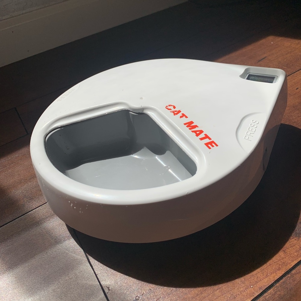 Cat Mate automatic feeder bowl